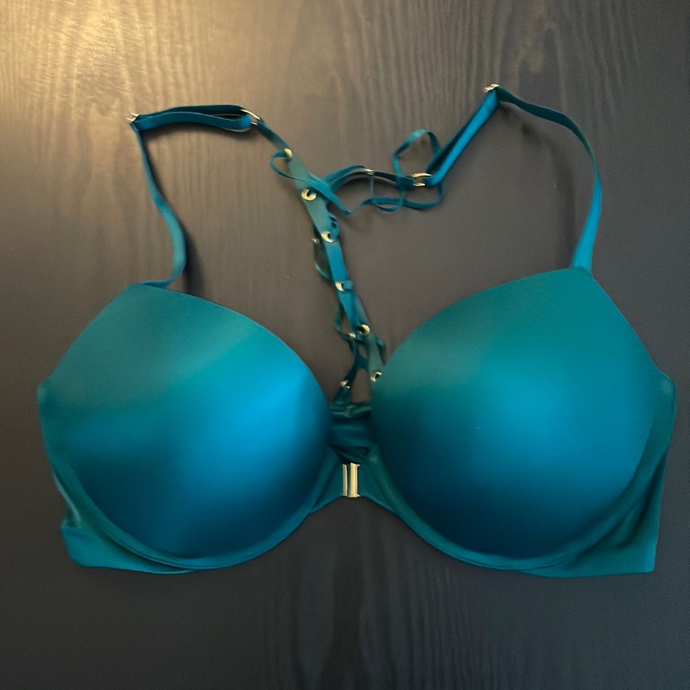 VS front close bra